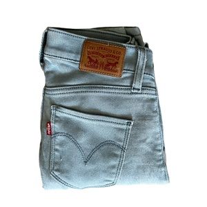 SOFT STRETCHY LEVI SKINNY JEANS